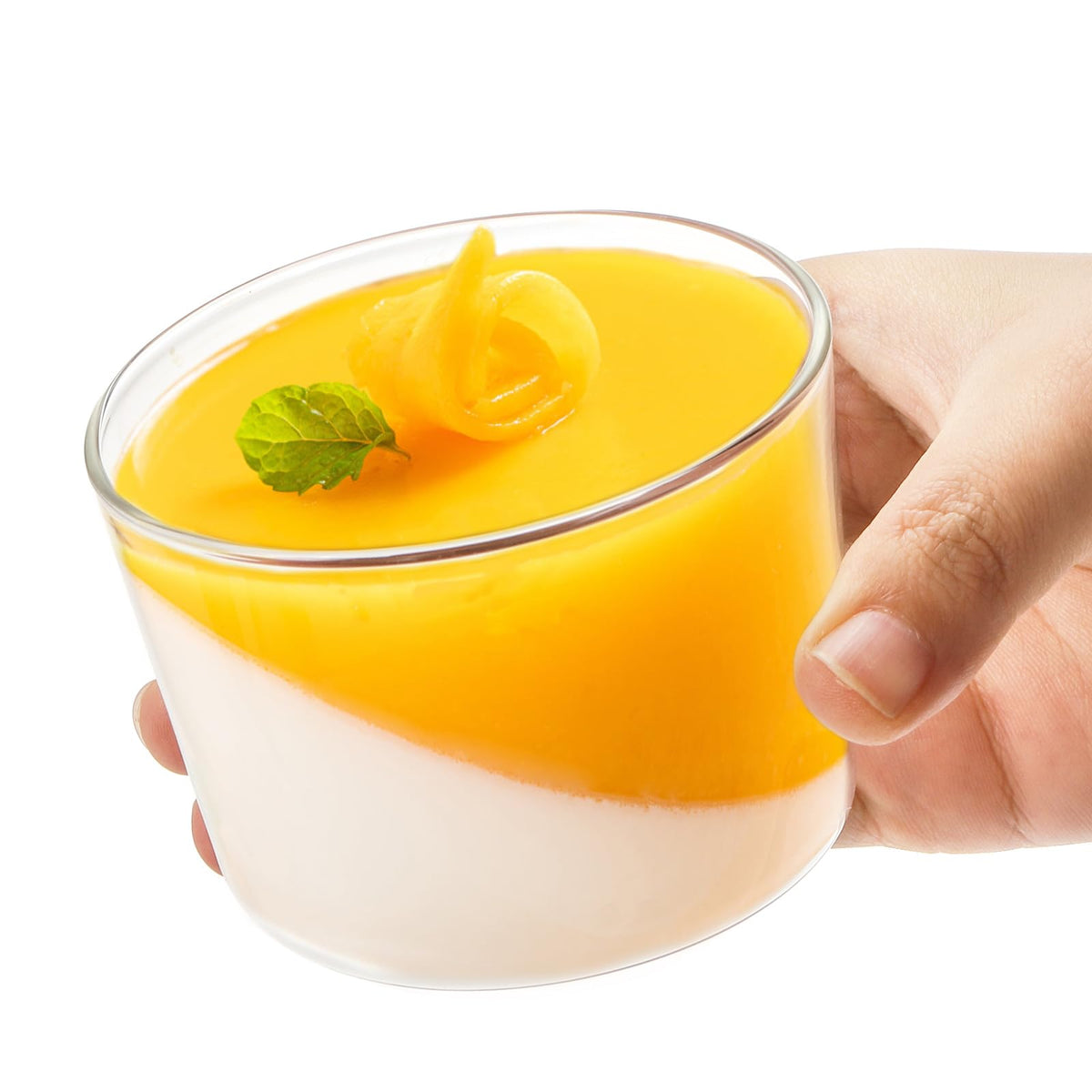 Yarlung parfait servings in dessert bowls create inviting layered treats.