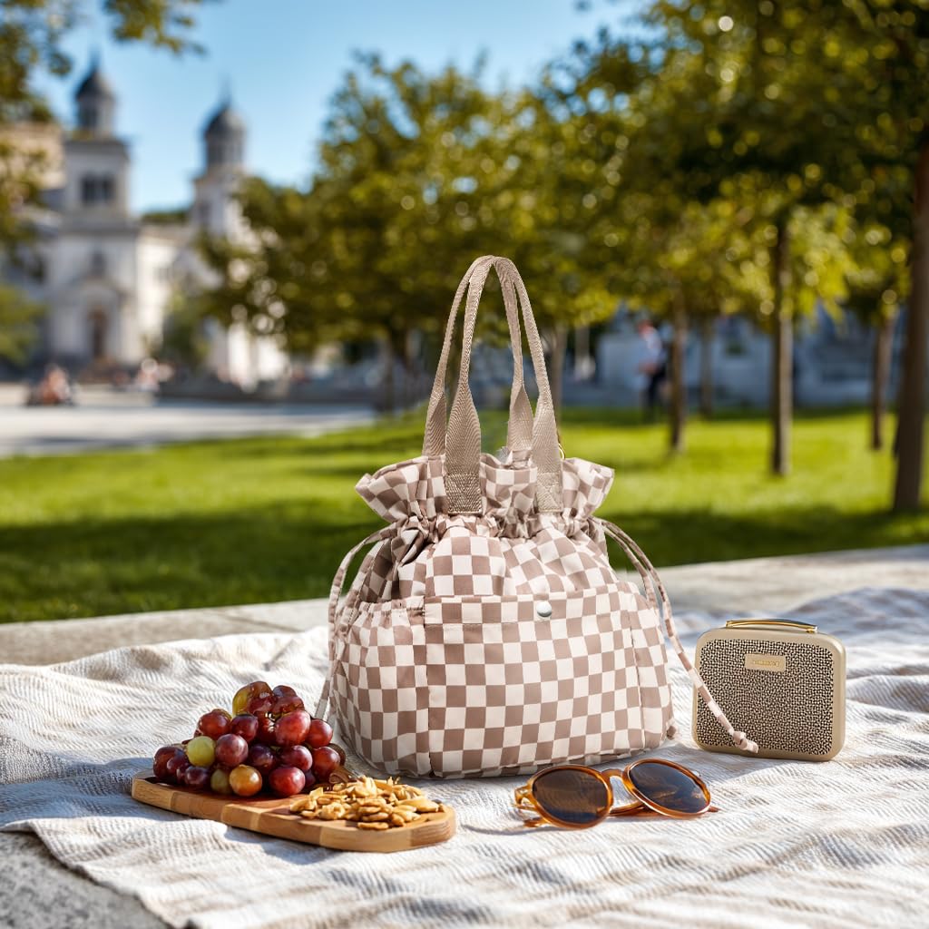 Yarnic lunch bag material closeup shows water-resistant fabric for easy cleaning