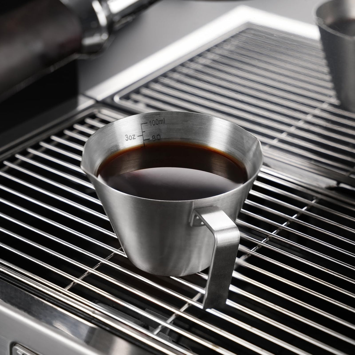 YARRAMATE V-shaped pouring spout minimizes drips