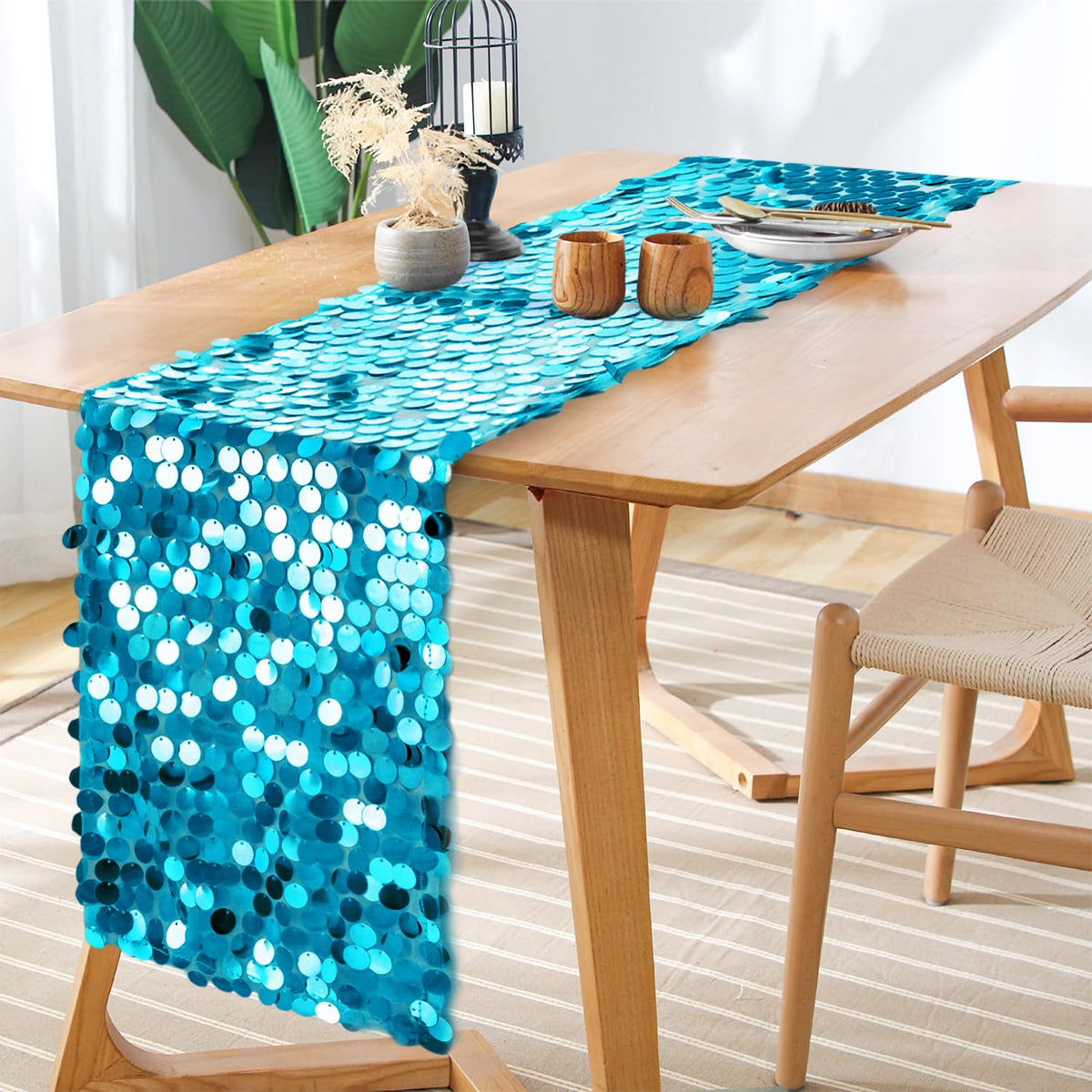 Yblut big sequin runner drapes smoothly across the table for weddings