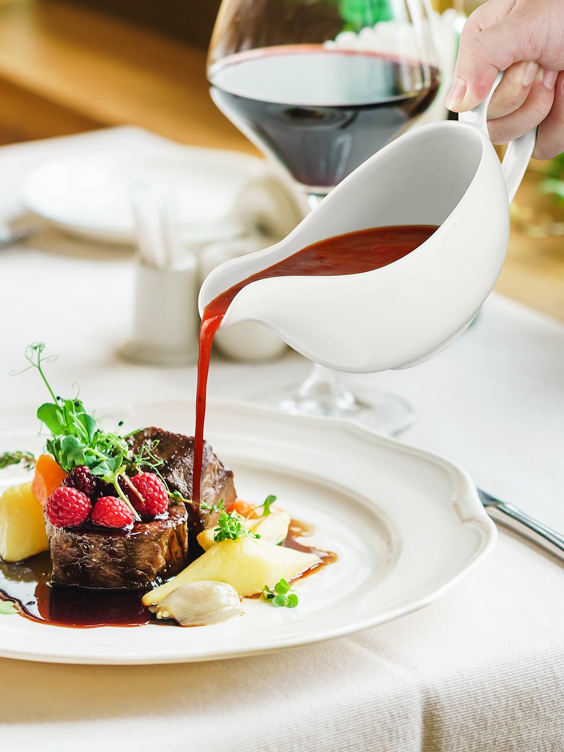 Yedio dishwasher-safe gravy boat and saucer for easy cleaning.