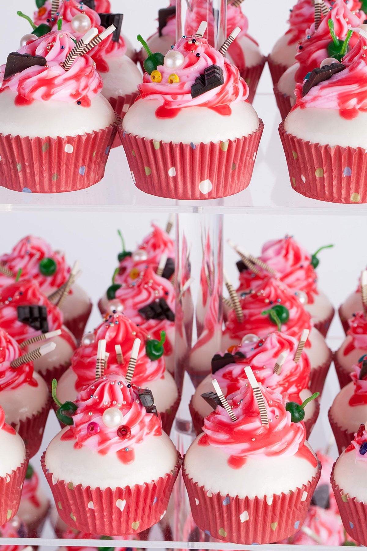 YestBuy capacity note: holds up to 52 cupcakes at 2 inches.