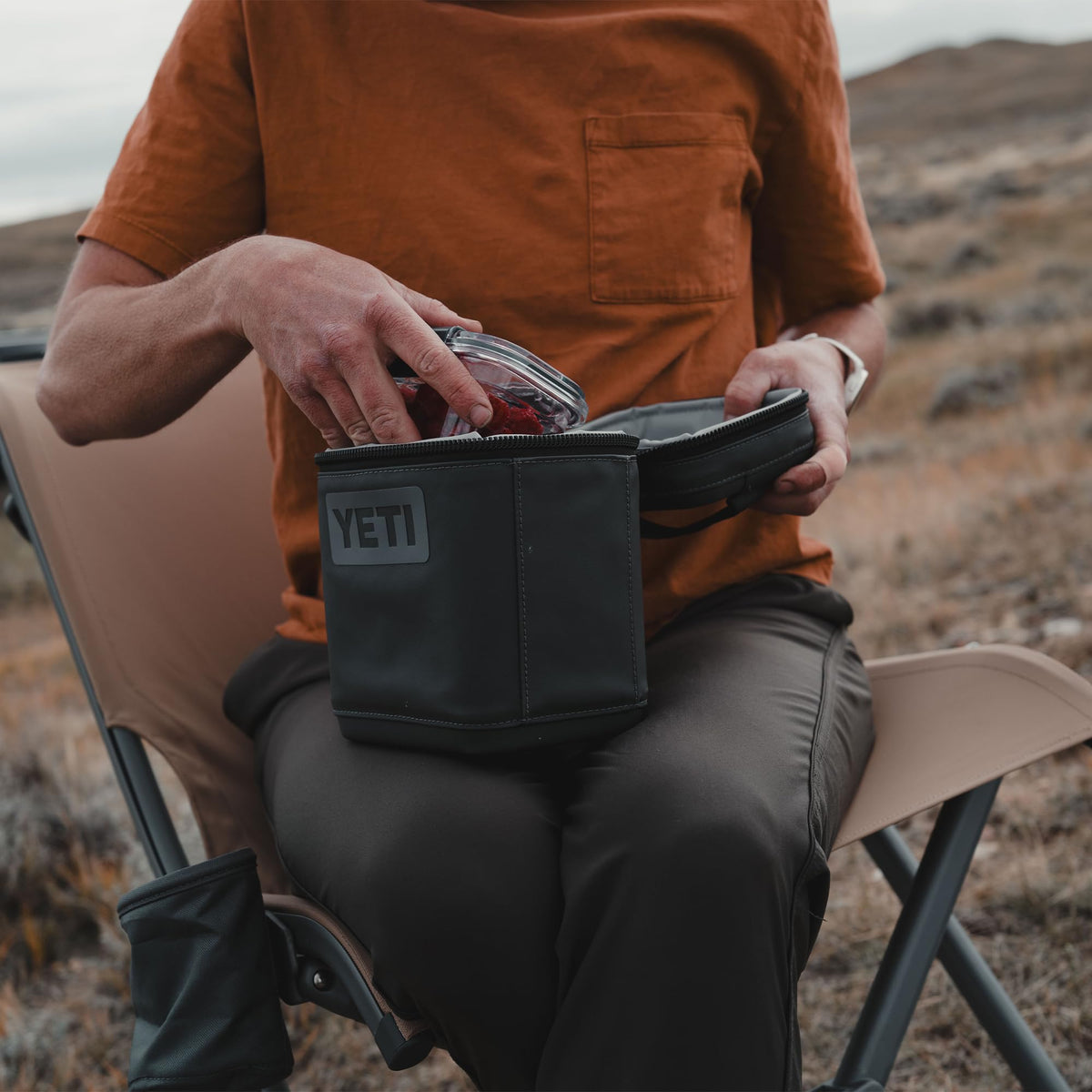 Portable handle on the YETI Daytrip 2L cooler for easy transport