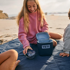 Compact fit of the YETI Ice Sheet in the Daytrip 2L cooler