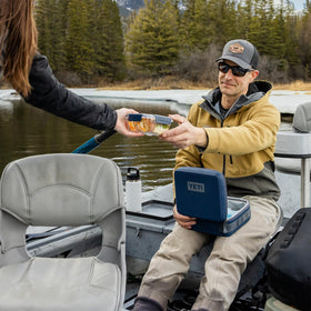 Sturdy carry handle for easy transport with the YETI Daytrip 3L.