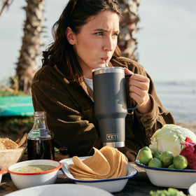 Straw lid with stopper keeps straw secure on the YETI Rambler 42 oz.