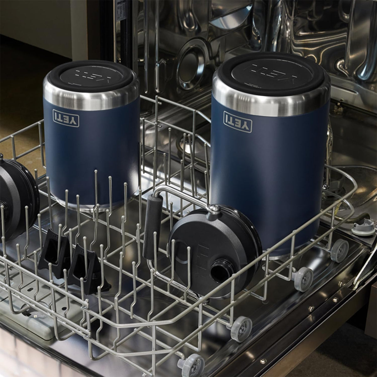 YETI Rambler Gallon Jug 2.0 magdock chug-cap keeps cap attached