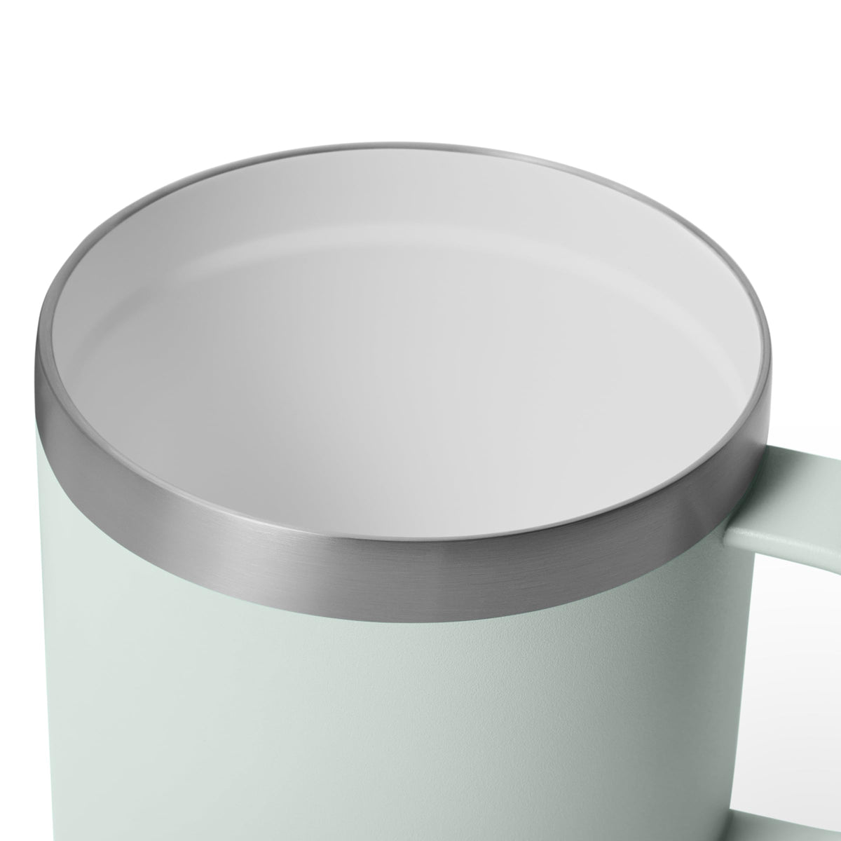 YETI MagSlider lid provides secure magnetic seal for sipping.