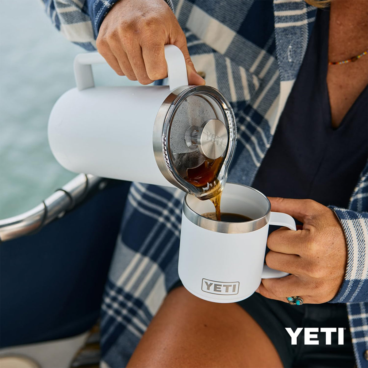 No Sweat design keeps hands dry during hot beverages.