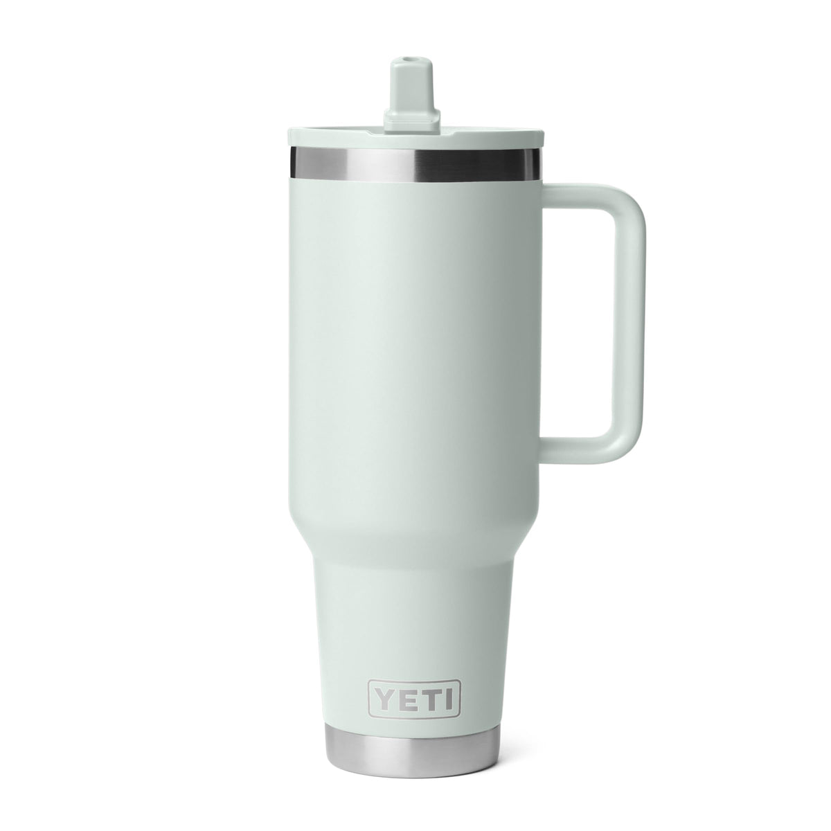 On-the-go setup demonstrates leakproof performance in busy environments.