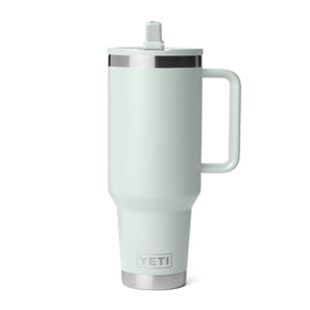 On-the-go setup demonstrates leakproof performance in busy environments.