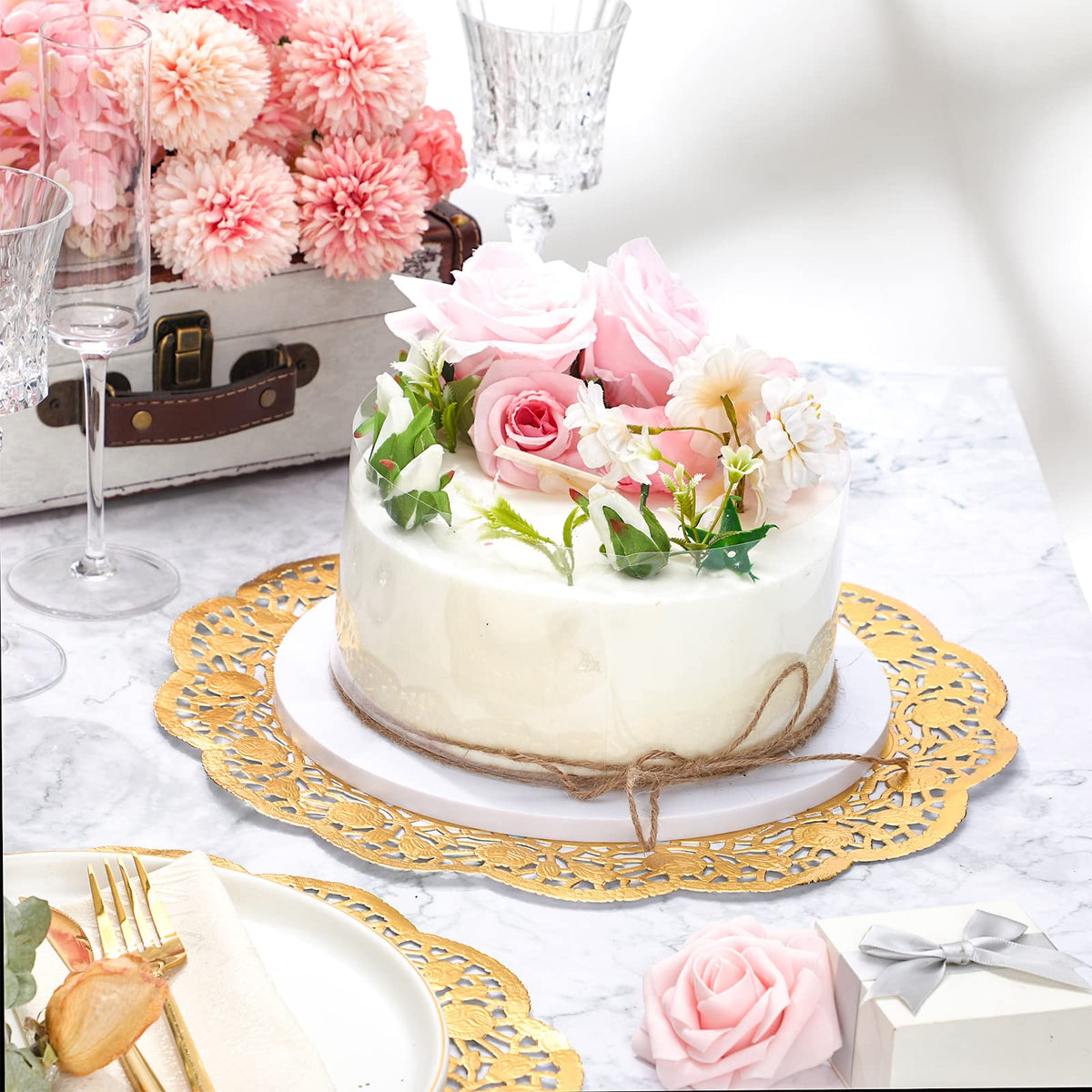 Yexiya gold lace doilies decorate wedding table settings.