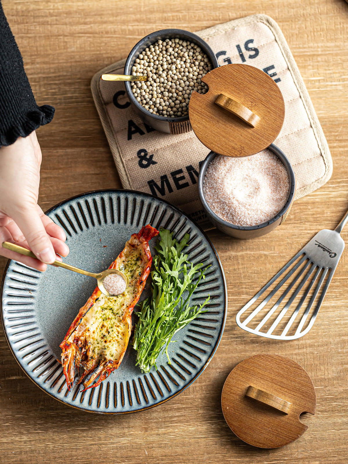 YHOJOY black salt cellar is dishwasher-safe and easy to wipe.