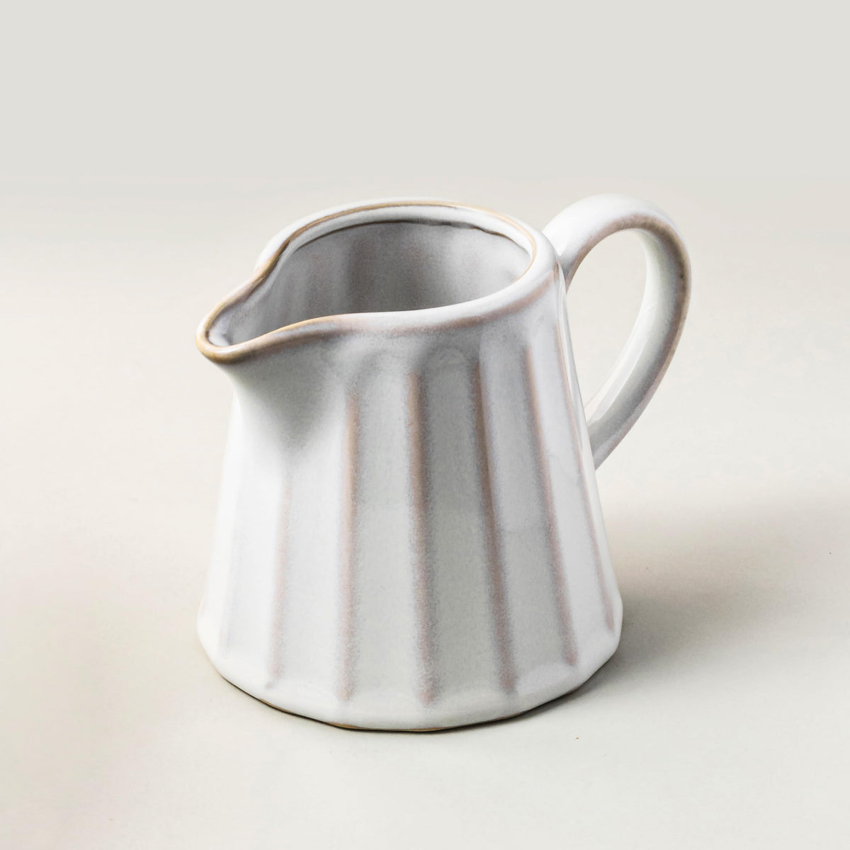 YHOJOY ceramic creamer pitcher with pour spout for precise pours.