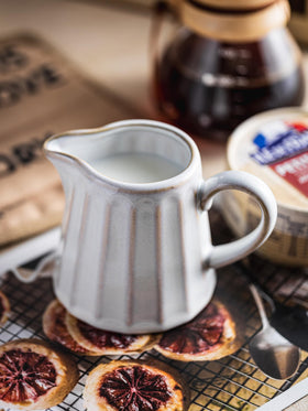 YHOJOY dishwasher-safe ceramic pitcher cleans up easily after use.