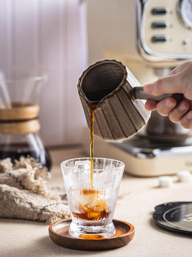 YHOJOY ergonomic handle enhances grip during pouring.
