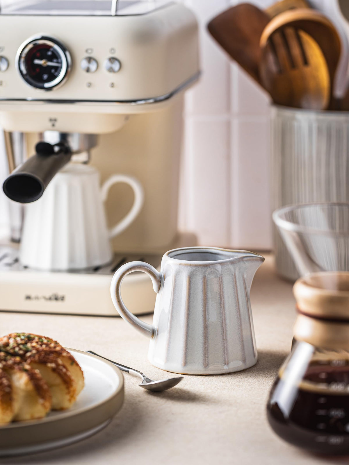 YHOJOY striped ceramic design adds a cozy touch to any table setting.