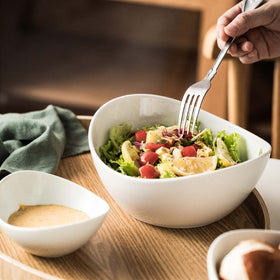 YHOSSEUN entertaining dinnerware enhances presentation at weddings or receptions.