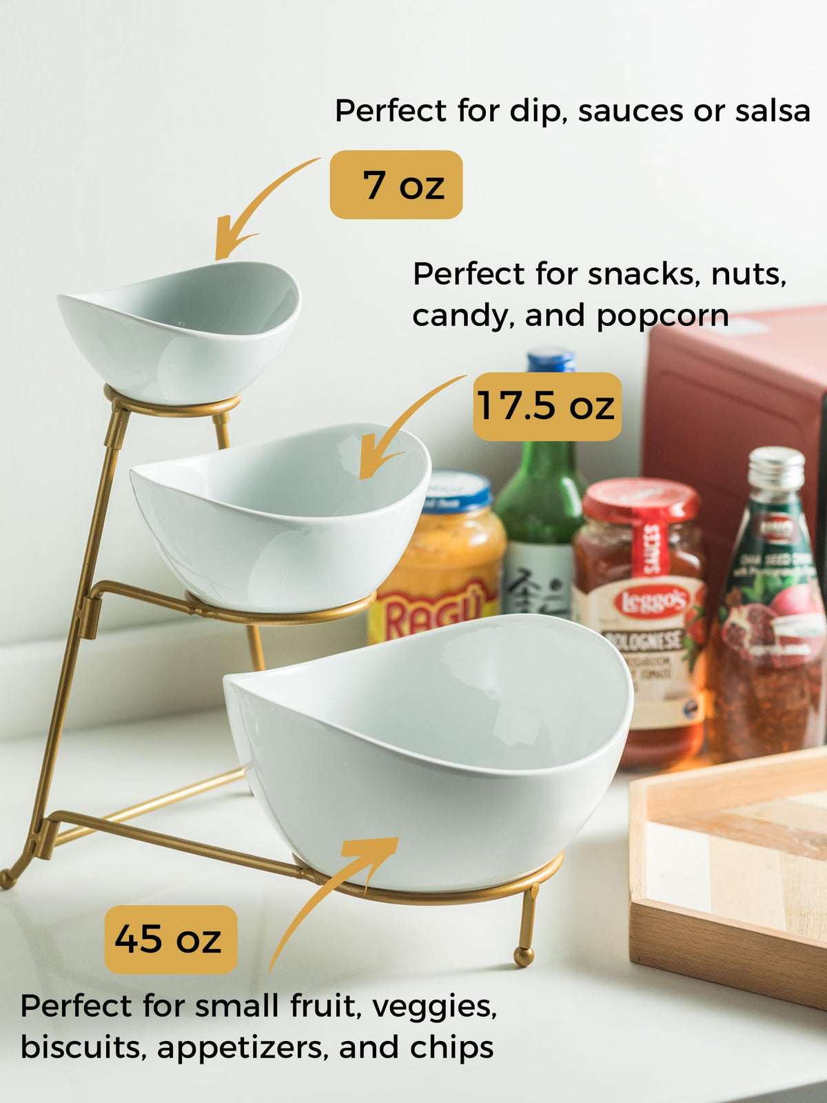 YHOSSEUN gold stand detail adds luxe to displays