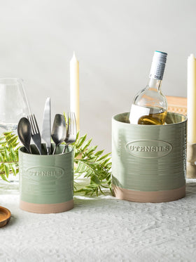 YHOSSEUN oval opening design offers quick grab-and-go access.