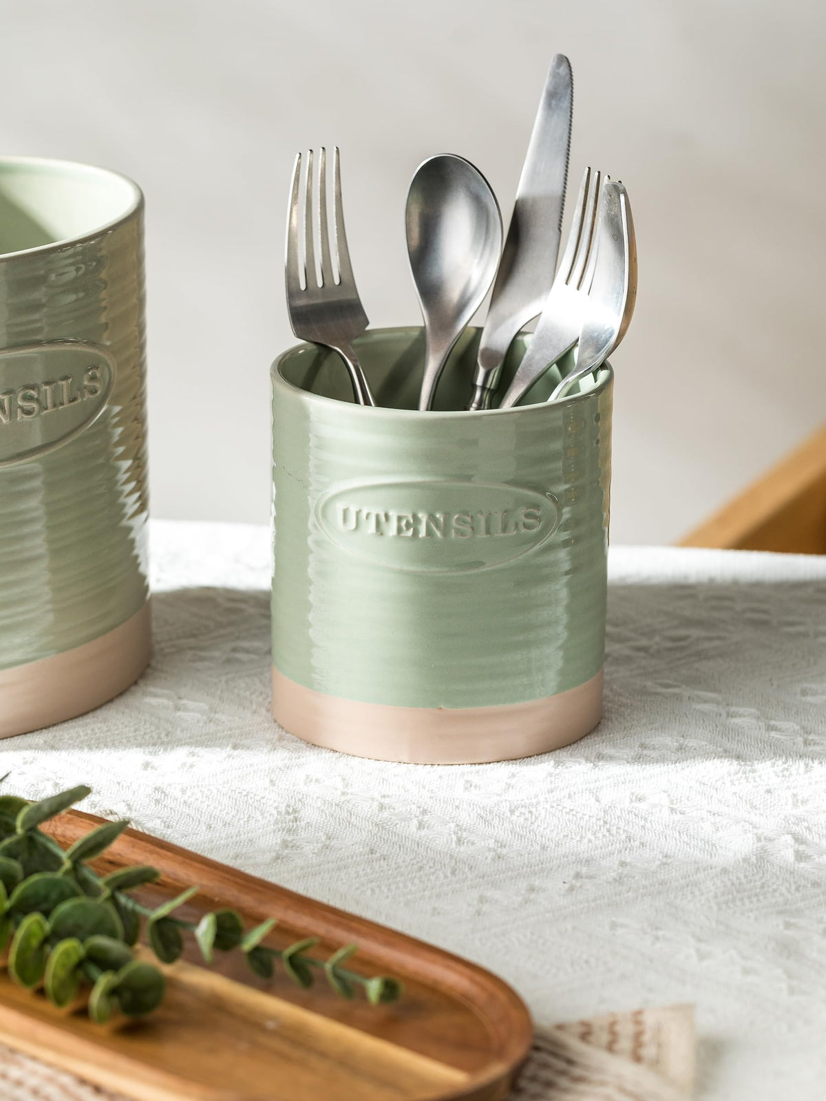 YHOSSEUN two-piece set enhances kitchen counter organization.