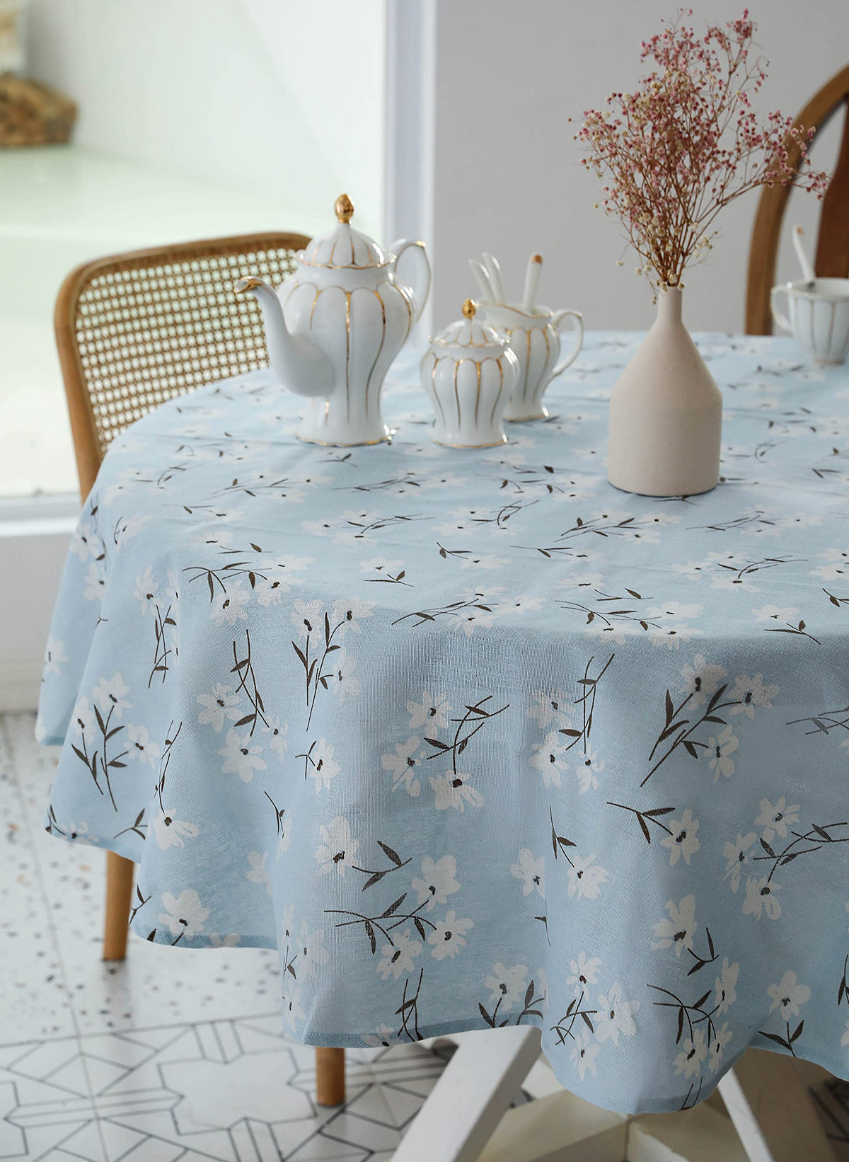 YiHomer Pastoral Round Tablecloth suited for indoor and outdoor dining