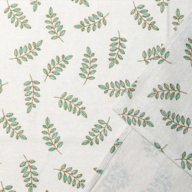 YiHomer Pastoral tablecloth with dust-proof finish keeps surfaces cleaner between uses.