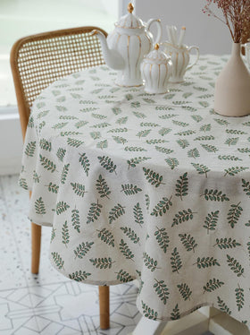 YiHomer Pastoral tablecloth is machine washable for easy cleanup after meals.