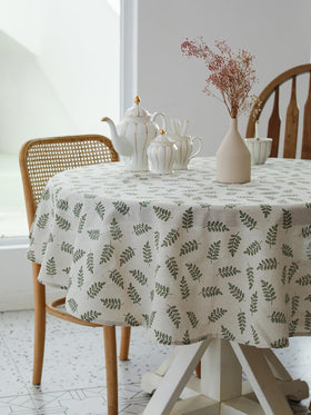 YiHomer Pastoral tablecloth’s wrinkle-resistant fabric stays smooth on the table.