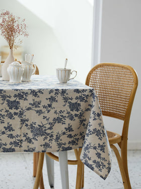 YiHomer Pastoral wrinkle-resistant tablecloth keeps a neat look between washes