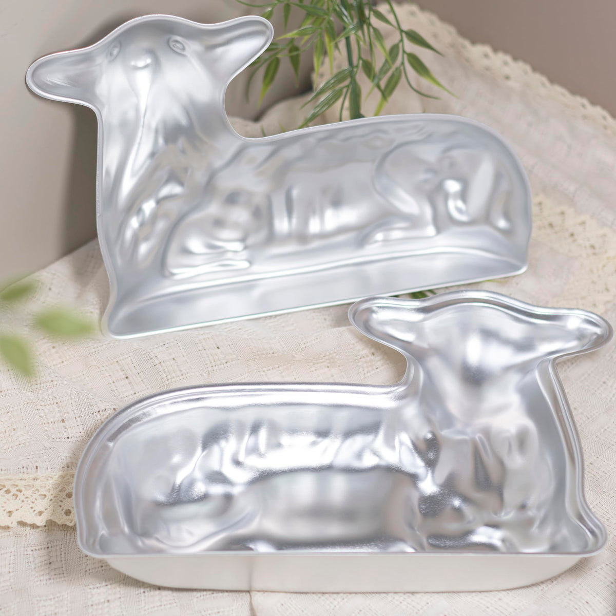 Yikinip lamb cake pan showing 12x8x2 size for a striking centerpiece.