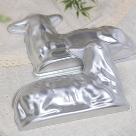Yikinip lamb mold for gelatin and chocolate treats, ideal for Easter desserts.