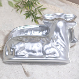 Yikinip lamb pan gift-packaging, ready to surprise a home baker.