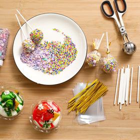 Yinkin cake pop tools set captures professional results at home.