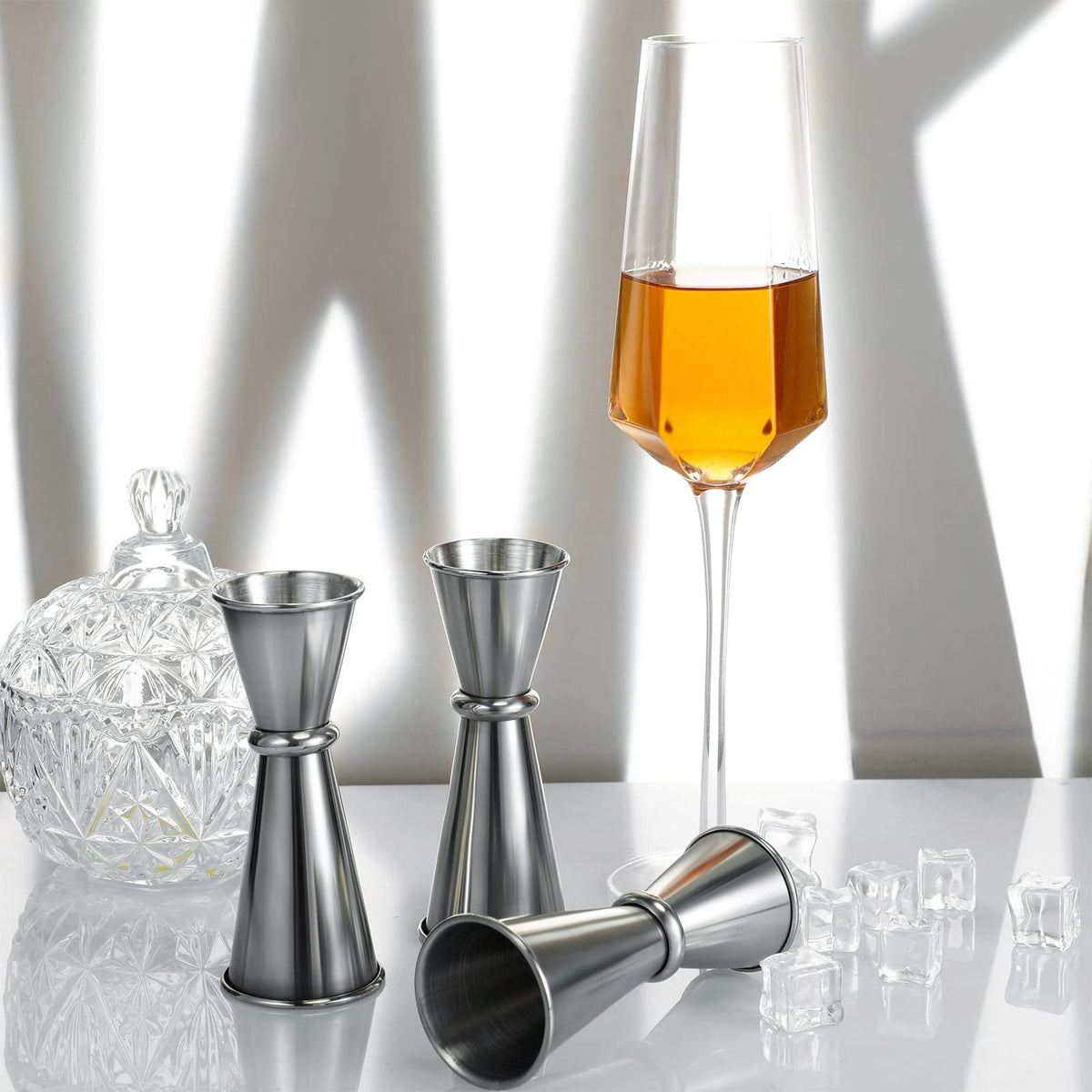 Yinkin sleek jigger with handheld design for one-hand operation.
