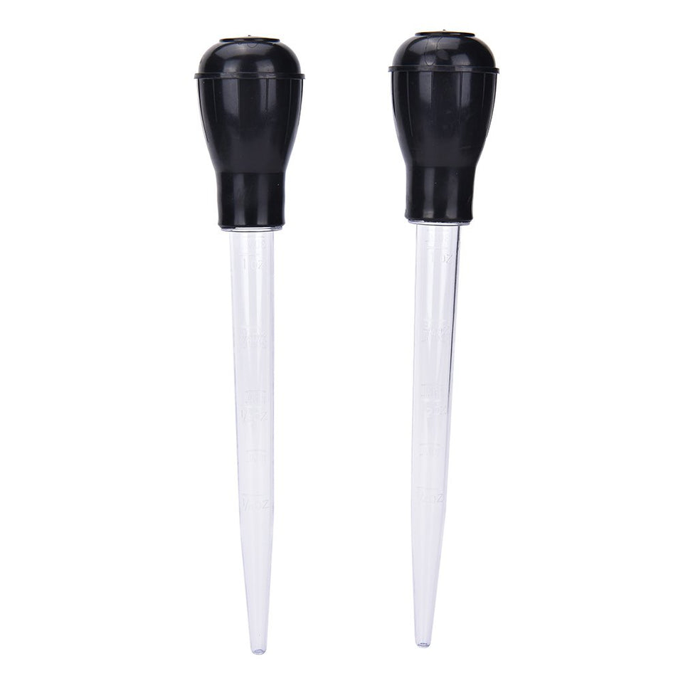 Yiphates turkey baster with silicone bulb for easy roasting juice basing.