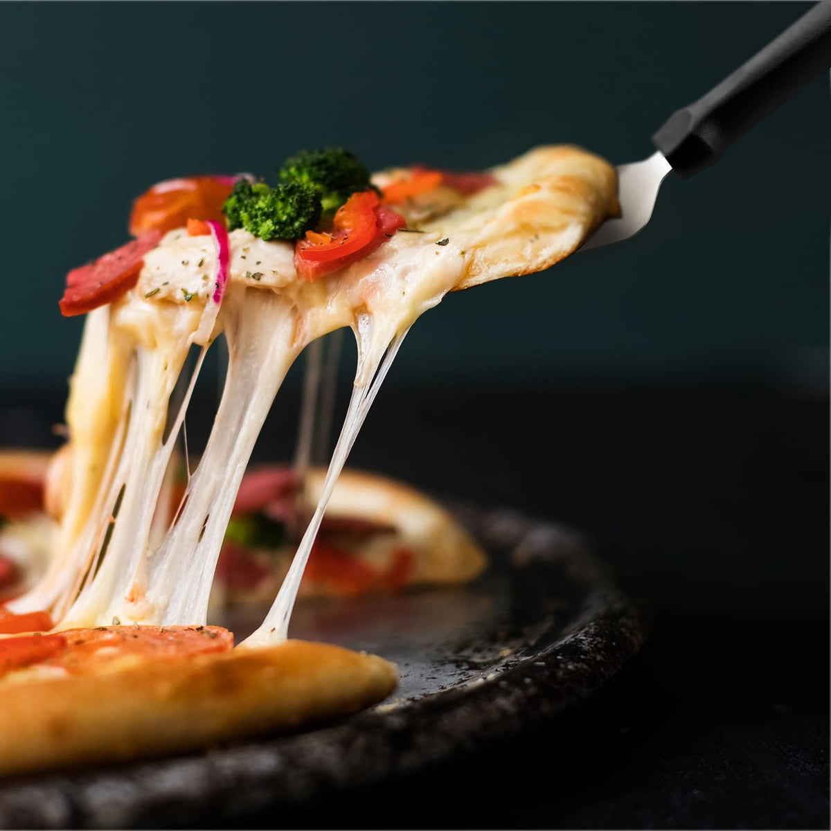 Yoande pie server spatula close-up highlights sturdy stainless steel durability.