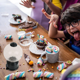 YOBRO Mini Candy Dispenser used as a party favor