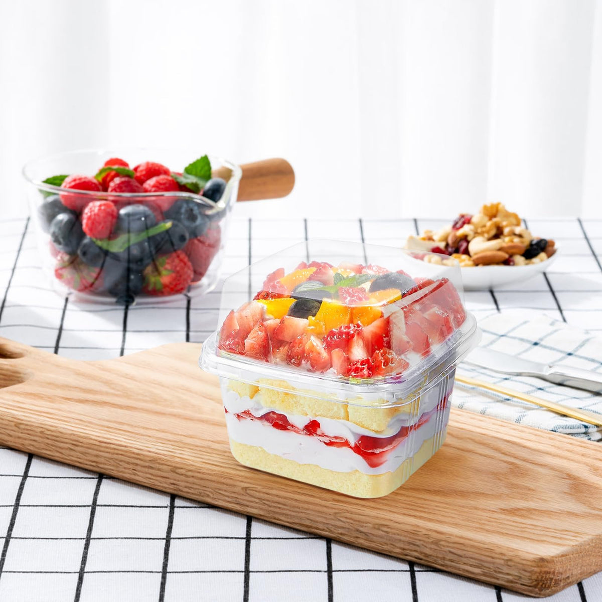 YOIYINI lids keep desserts fresh for on-the-go lifestyles.