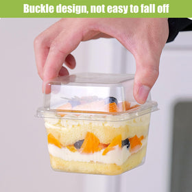 YOIYINI square cups display cupcakes and parfaits elegantly in clear plastic.
