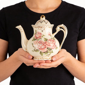 YOLIFE 25oz teapot ideal for two mugs or three teacups.
