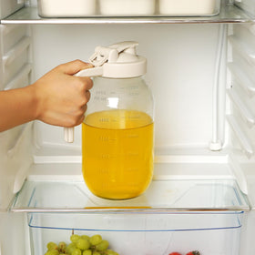 YORY ergonomic handle ensures steady pouring from the kitchen table