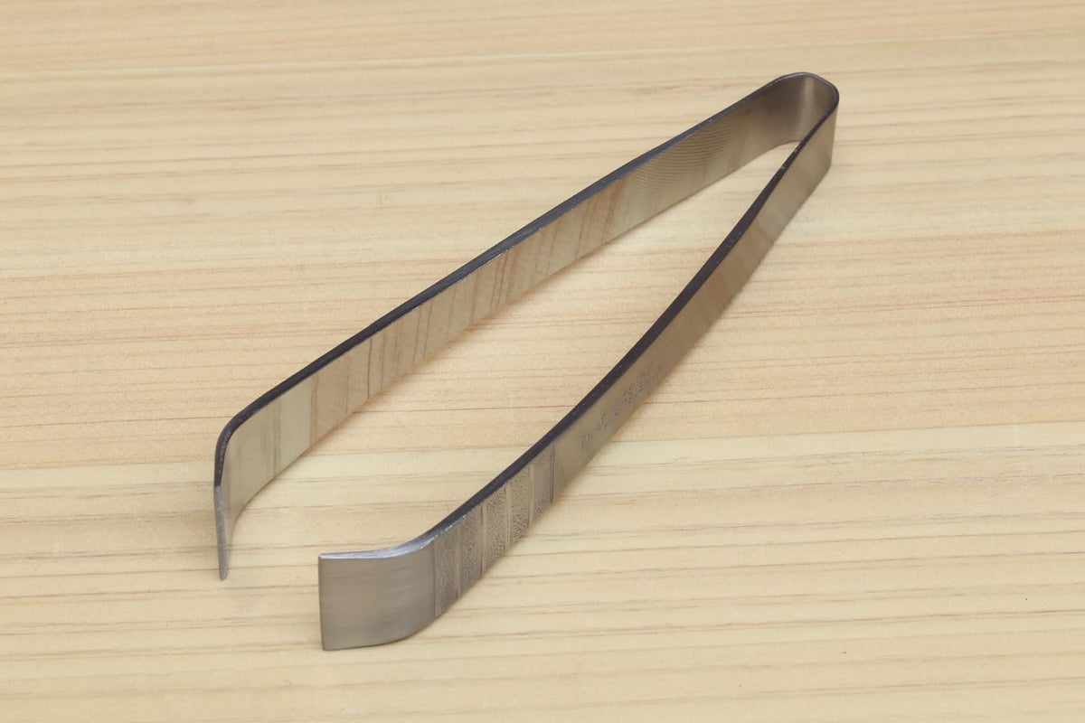 Yoshihiro 18-0 stainless steel construction resists corrosion.