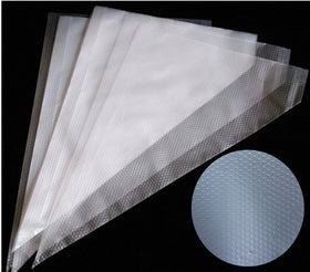 YOTIPP bag compatible with standard tips for versatile decorating.