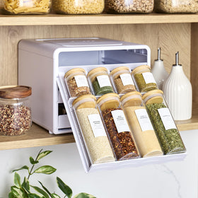 YouCopia SpiceStack durable plastic base with non slip feet.