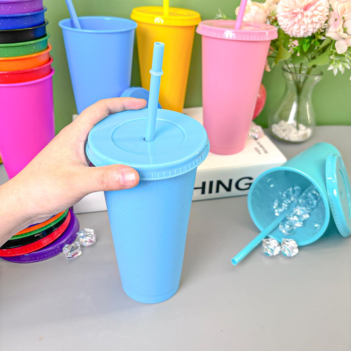 YOUKE OLA stackable design saves space on kitchen shelves.