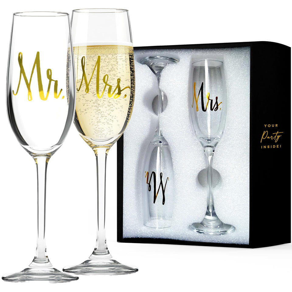 Your Dream Party Shop Mr and Mrs champagne flutes with etched design for elegant toasts