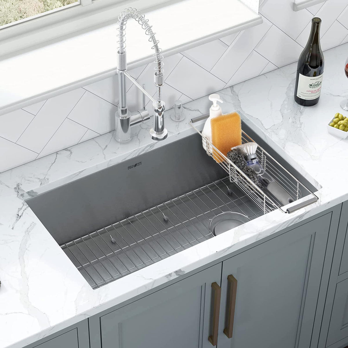 YQh expandable rack provides large capacity for sponge, soap, and more