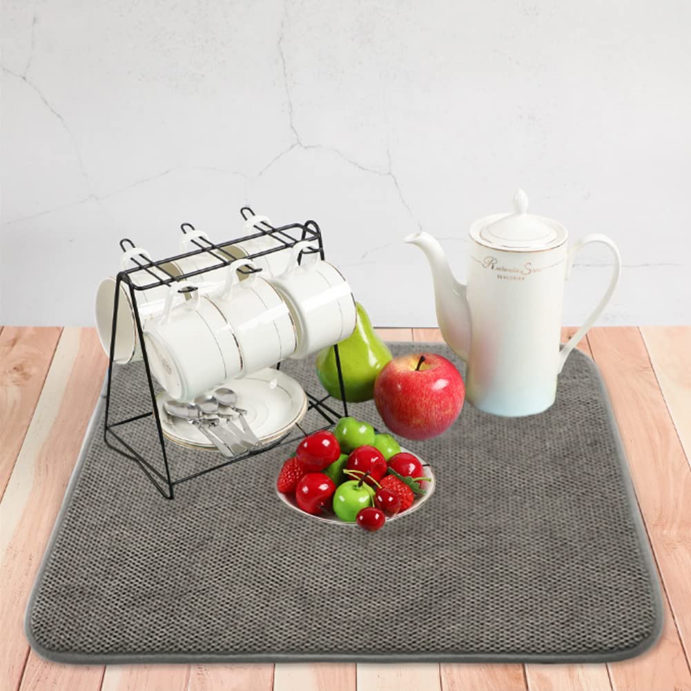 Ysanciuu fridge-mat in use protecting shelves from moisture
