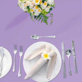 YSYJ lavender disposable tablecloth ready for easy post-event cleanup.